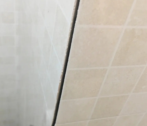 中山瓷砖空鼓维修公司分享阳台瓷砖脱落的修复过程可以分为以下几个步骤